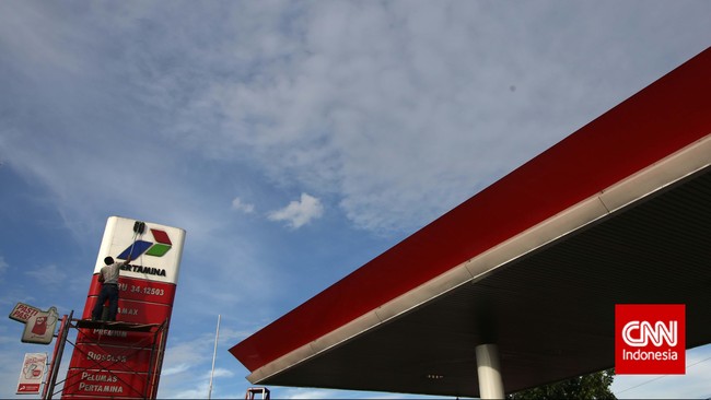 PT Pertamina (Persero) memprediksi angka konsumsi Bahan Bakar Minyak (BBM) jenis Premium akan menurun pada 2016.