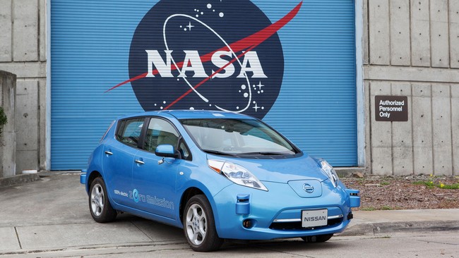 Tren mobil berjalan sendiri yang dipopulerkan Google juga ikut diramaikan badan antariksa Amerika Serikat, NASA.