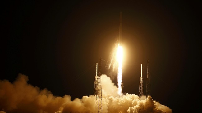 Satelit mata-mata Amerika Serikat yang baru diluncurkan dari Tanjung Canaveral, Florida dengan roket SpaceX, Minggu (7/1), gagal mencapai orbit dan jatuh.