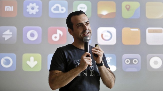 Xiaomi membeli 3 persen saham di Kingsoft senilai US$ 67,99 juta dari perusahaan Tencent Holdings. Kingsoft memiliki produk andalan aplikasi WPS Office.