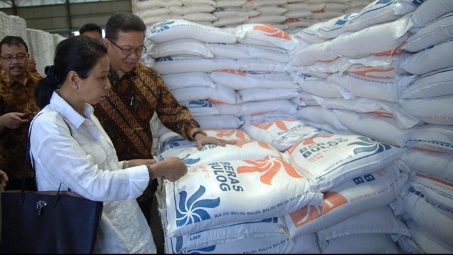 Fadzri Sentosa sebelumnya menjabat sebagai Director and Chief Wholesale and Enterprises Officer Indosat cukup lama yaitu sejak 2007.