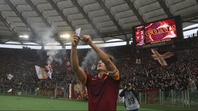 Fans Roma Bersiap untuk Laga Terakhir Totti