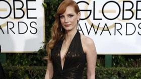 Tren Gaya Rambut Belah Pinggir di Golden Globe Award 2015