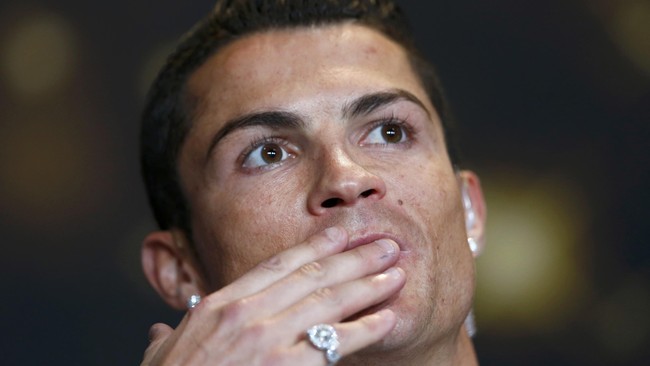 Real Madrid dikabarkan khawatir dengan kegiatan Cristiano Ronaldo yang belakangan hampir setiap hari pergi ke Maroko untuk menemui teman barunya, Badr Hari.