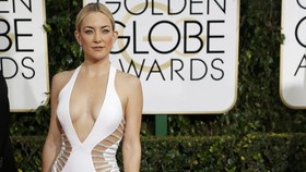 Nick Jonas Beberkan Hubungan Percintaan dengan Kate Hudson
