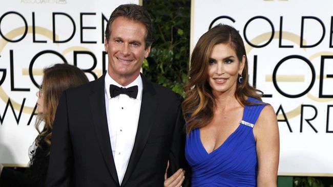 Cindy Crawford mengaku tak lagi saling kontak dengan Richard Gere usai bercerai, 20 tahun lalu.