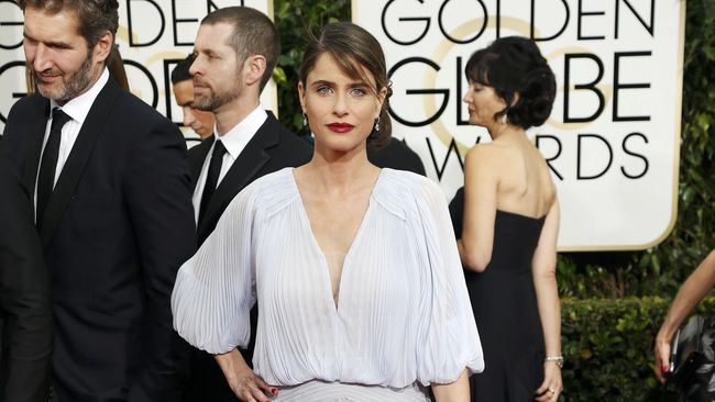 Aktris Amanda Peet, ialah istri dari sutradara Game of Thrones, David Benioff. Suatu saat, ia pernah mengancam berpisah jika Jon Snow tewas.