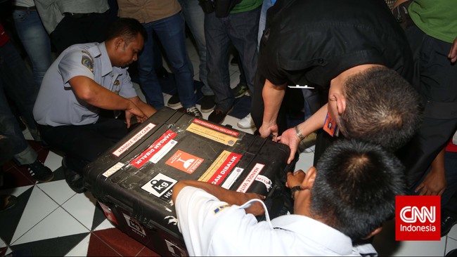 Kepala Basarnas mengatakan, lokasi sinyal CVR ditangkap tak jauh dari tempat penemuan Flight Data Recorder (FDR) pada pagi hari ke-16 operasi.