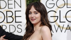 Dakota Johnson Jengah Tonton Adegan Seks Fifty Shades of Grey