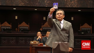 DPR Putuskan Tak Perpanjang Aswanto sebagai Hakim Mahkamah Konstitusi