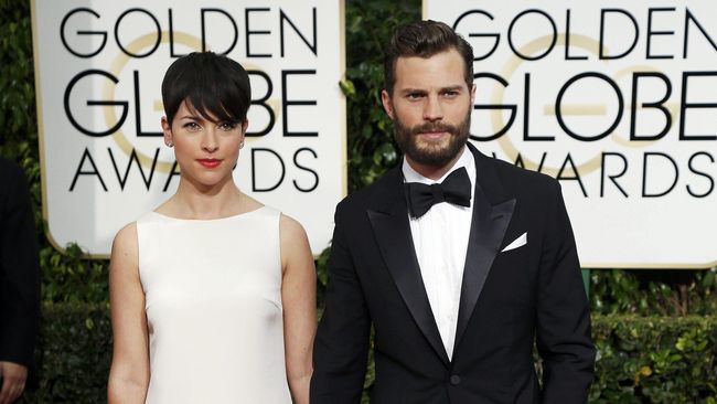 Meski belum rilis, tiket Fifty Shades of Grey telah terjual sebanyak 18 persen, mengalahkan jumlah penjualan tiket film yang sedang tayang di bioskop.