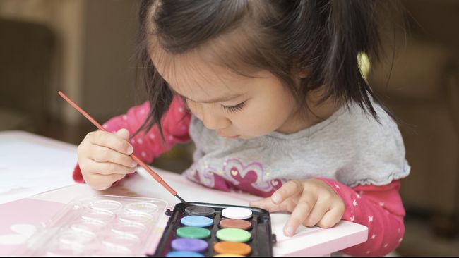 "Membiarkan anak-anak mengenal dunia satwa berarti mengajarkan anak untuk berimajinasi dan melatih kemampuan visual mereka."