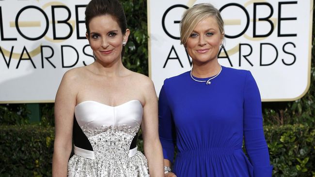 Segar dan aktual, begitulah gaya Tina Fey dan Amy Poehler melontarkan guyonan yang menyegarkan perhelatan Golden Globe Awards ke-72.