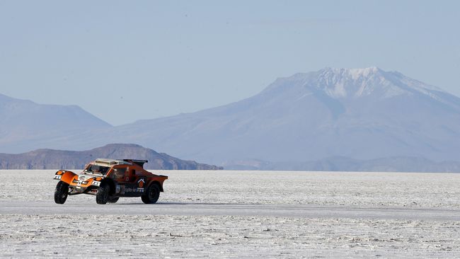Tempat ini berada daratan tinggi di gurun barat daya Bolivia yang berbatasan dengan Chili.