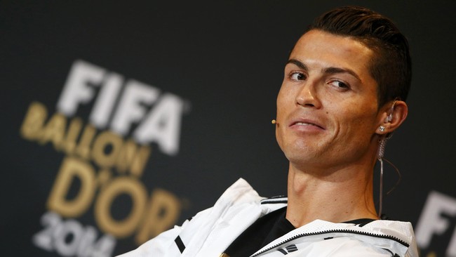 Dalam rangkaian jumpa pers malam anugerah FIFA Ballon d'Or 2014, Cristiano Ronaldo dan Lionel Messi mengaku ingin bermain bersama dalam satu tim.