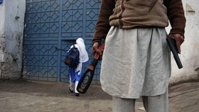 Pasca Serangan Peshawar, Guru Bawa Senjata ke Sekolah