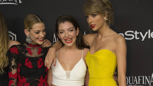 Ada yang menarik dalam video klip Bad Blood Taylor Swift. Keseluruhan pemainnya adalah para selebriti papan atas yang berada dalam lingkaran terdekat Swift.