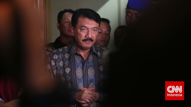 Mantan Kepala Badan Intelijen Strategis Laksda (Purn) Soleman Ponto berkata, paling penting Budi Gunawan menjalankan perintah Jokowi, bukan masyarakat.