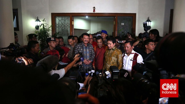 Hanya Demokrat dan PPP yang beda pendapat. Demokrat minta fit and proper test terhadap calon Kapolri tersangka KPK itu dibatalkan.