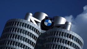 BMW Bersikeras Ambil BMW.id dari Warga Surabaya