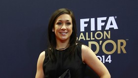 Para Wanita di Karpet Merah Sepak Bola