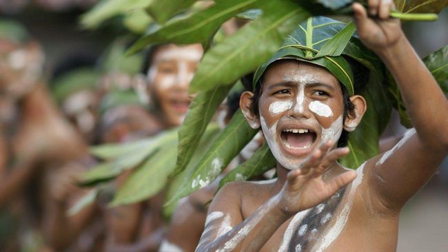Pemeran Mahar dalam film Laskar Pelangi, Verrys Yamarno diberitakan meninggal dunia karena sakit. Jenazah saat ini berada di RSCM, Jakarta Pusat.