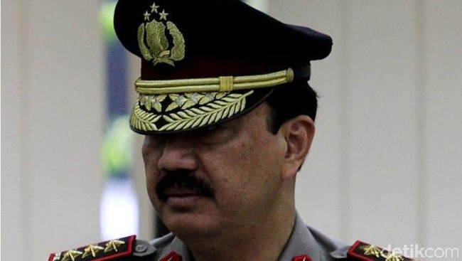 Pengamat Hukum Petrus Seletinus menilai kenaikan pangkat anak buah Komisaris Jenderal Budi Gunawan pada waktu yang tidak tepat.  