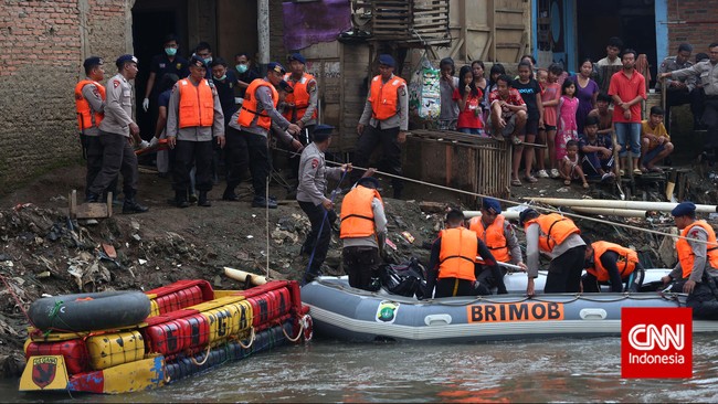 BMKG memperkirakan curah hujan tertinggi di wilayah pulau Jawa bagian utara terjadi pada minggu ketiga Januari hingga awal Februari menyebabkan potensi banjir.
