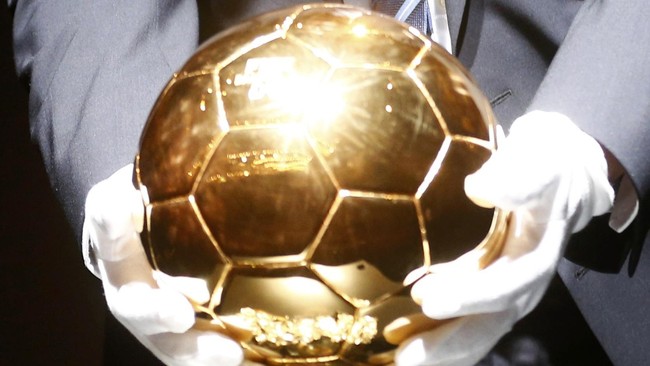 Mengkritik Cristiano Ronaldo yang terlalu berlebihan, Johan Cruyff mengatakan kalau Toni Kross lebih pantas memenangi penghargaan tersebut.