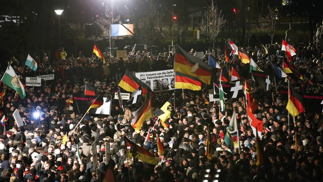 Jumlah pengunjuk rasa anti-imigran di kota Dresden, Jerman, mencapai 25 ribu orang meski Kanselir Angela Merkel meminta warganya untuk tidak ikut protes PEGIDA.