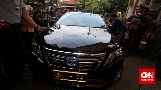 Menurutnya, uji kelayakan dan kepatutan belum bisa dilanjutkan karena Jokowi harus menentukan sikap dan memberikan keterangan tentang pemilihan Budi Gunawan.