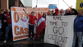 Suporter Blackpool Menyerang Stadion Tim Mereka