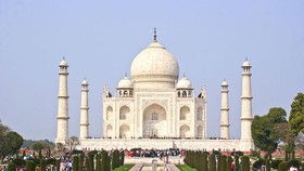 Dikhawatirkan Runtuh, Taj Mahal Batasi Jumlah Pengunjung