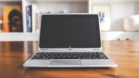 7 Cara Mengatasi Laptop Black Screen saat Dinyalakan