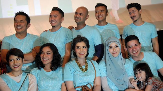 Bersama dengan dua saudara iparnya, Carissa Putri membuka restoran masakan Indonesia dengan cita rasa khas Betawi.Tapi, konsep tempatnya didesain modern.