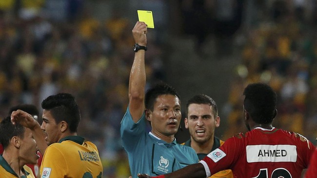 Presiden AFC mengabaikan keluhan-keluhan pemain dan pelatih mengenai standar wasit pada Piala Asia 2015 yang sedang berlangsung di Australia.