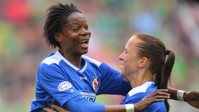 Genoveva Anonma, pesepak bola perempuan Afrika pernah dilecehkan panitia Piala Afrika yang memintanya melepas baju untuk membuktikan dirinya perempuan.
