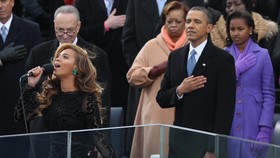 Obama Dikritik Karena Anaknya Mendengarkan Musik Beyonce