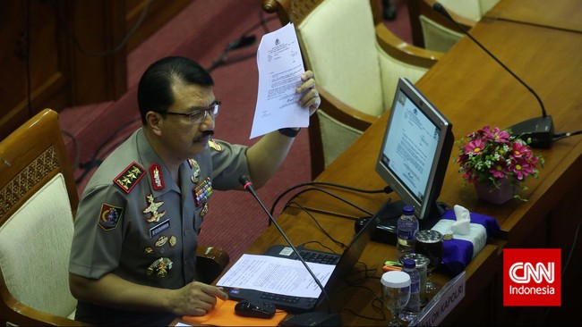 Langkah itu diambil Jokowi karena menghormati rapat pleno Komisi Hukum DPR hari ini, Rabu (14/1), dan sekaligus menghargai proses hukum yang berlangsung di KPK.