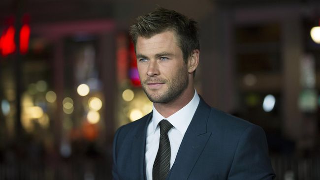 Demi memerankan peretas siber Nicholas Hathaway di film Blackhat, Chris Hemsworth melakukan riset. Tak tanggung-tanggung, ia bergaul dengan ahli siber