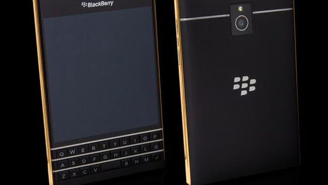 BlackBerry Passport berlapis emas sukses mendapat predikat ponsel BlackBerry termahal dengan harga Rp 25,5 juta. Berminat?