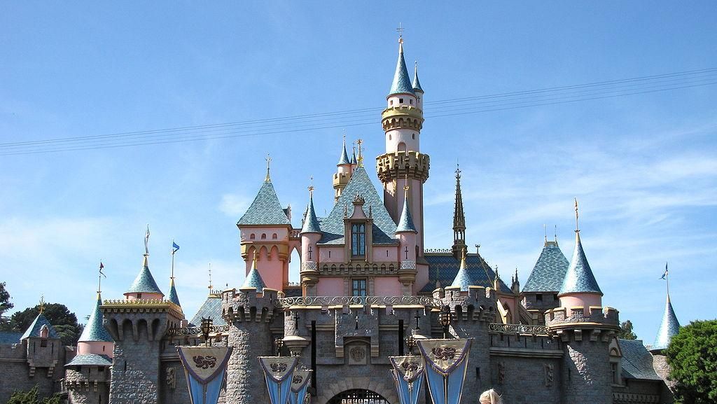 Disneyland Sewakan Wahana Rumah Hantu untuk Tempat Pernikahan