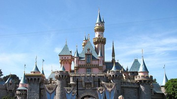 Disneyland Sewakan Wahana Rumah Hantu untuk Tempat Pernikahan