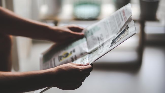 Surat kabar Hokkaido Shimbun punya koran edisi khusus yang terbuat dari rumput laut kombu khas Hokkaido, Jepang. Koran ini dikeluarkan setiap 15 November.