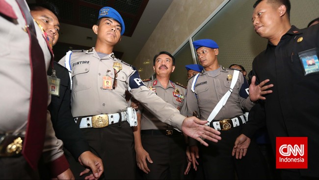 Menurut Jokowi, pengajuan nama Budi telah sesuai dengan rekomendasi Komisi Kepolisian Nasional (Kompolnas) yang menyebut transaksi pada rekening Budi wajar.