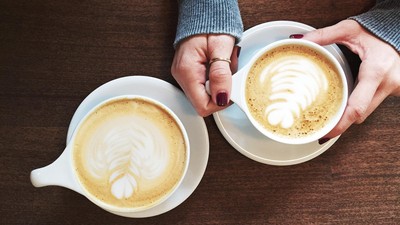 Kopi jadi minuman ampuh untuk bikin mata melek dan tubuh kembali berenergi. Tapi, beberapa orang percaya bahwa asupan kopi bisa berefek pada tekanan darah.