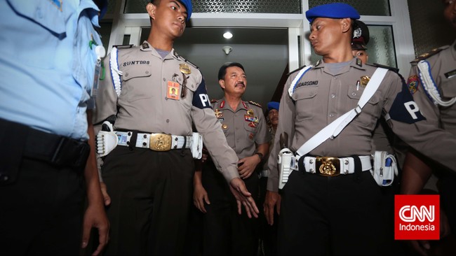 Demokrat enggan ambil bagian dalam berdebatan Budi Gunawan yang ditunjuk Presiden menggantikan Sutarman sebagai Kapolri dan menyerahkan penuh kepada Jokowi.