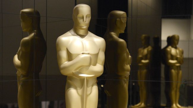 Penyelenggara Oscar tengah mumet dan memaksa para aktor dan aktris untuk tak datang ke acara penghargaan selain Oscar. Pihak asosiasi aktor pun protes.