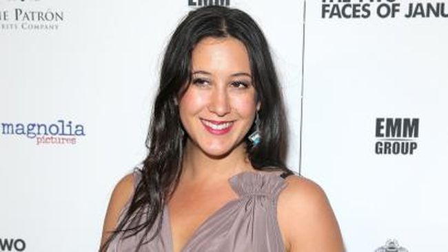 Penyanyi Vanessa Carlton dikaruniai putri pertama dari suaminya, penyanyi rock John J. McCauley. Berita kelahiran itu diumumkan melalui akun Twitter pribadinya.