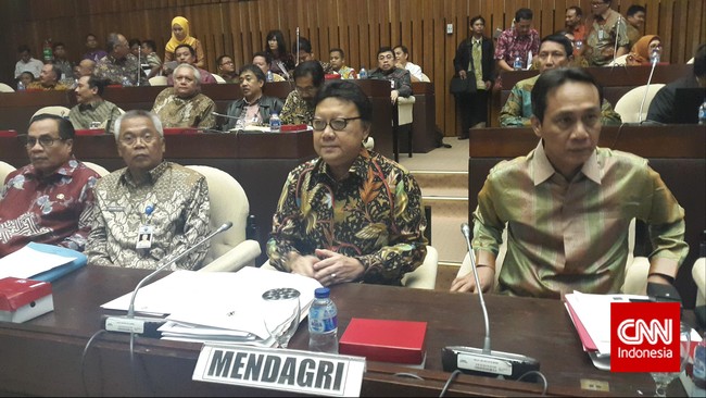 Beberapa agenda turut dibahas Tjahjo dengan Komisi II DPR seperti desain besar penataan daerah dan rencana strategis Kementerian Dalam Negeri.